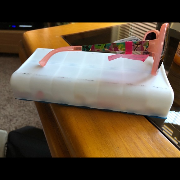 LAST DAY 6/9!  New Betsey Johnson Sun Glasses! - Picture 4 of 6